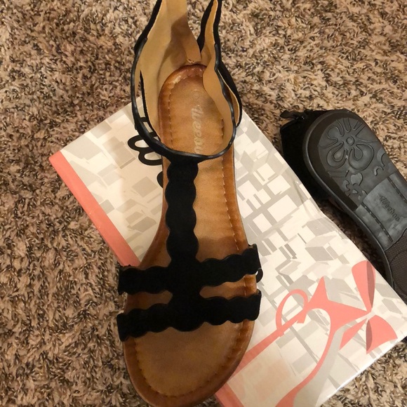 Weeboo black sandal - Picture 2 of 3